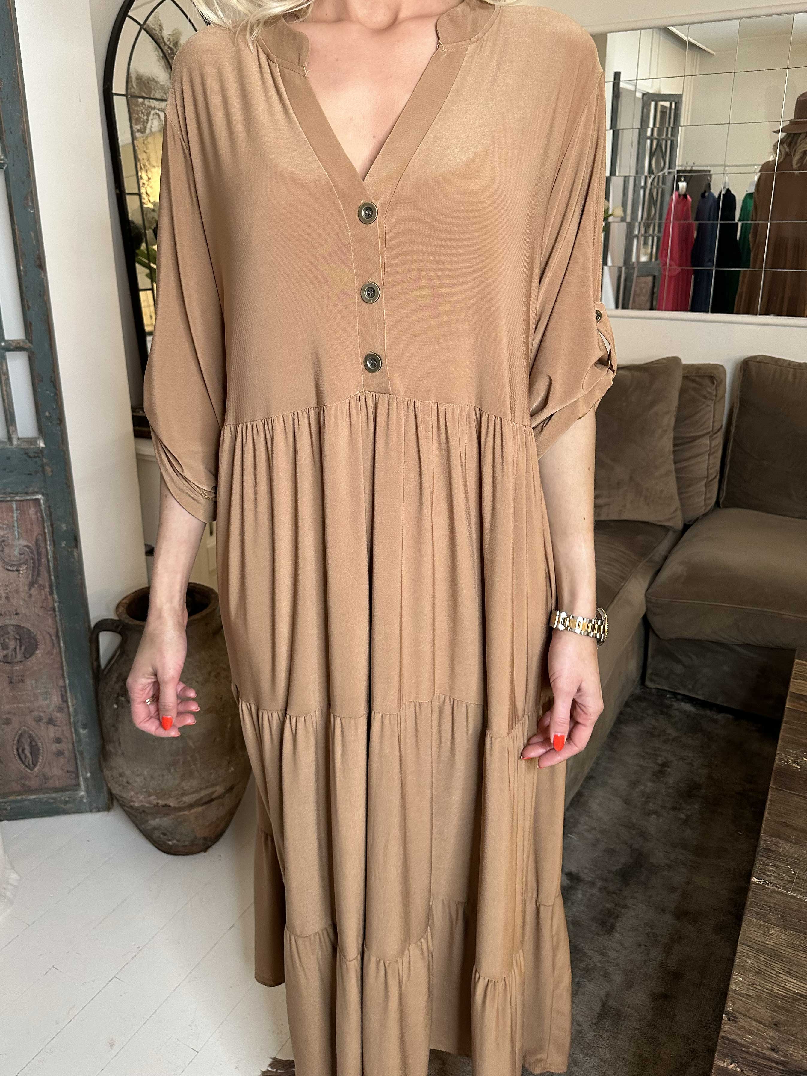 Milano Plain - Lång enfärgad klänning med lager på lager look